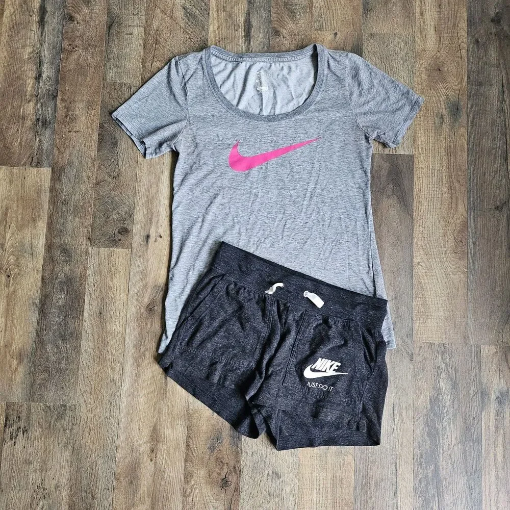 Nike Swoosh Tee & Just Do It Sweat Shorts Set Heather Grey Charcoal Womens XS
